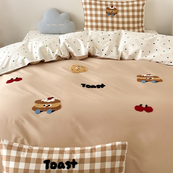 91家纺网 家纺一手货源 找家纺 时光里2025新款100S卡通风贡缎毛巾绣四件套-第一波 蛋糕先生