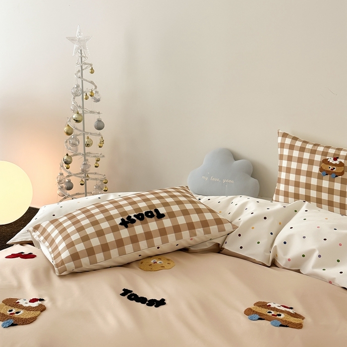 91家纺网 家纺一手货源 找家纺 时光里2025新款100S卡通风贡缎毛巾绣四件套-第一波 蛋糕先生