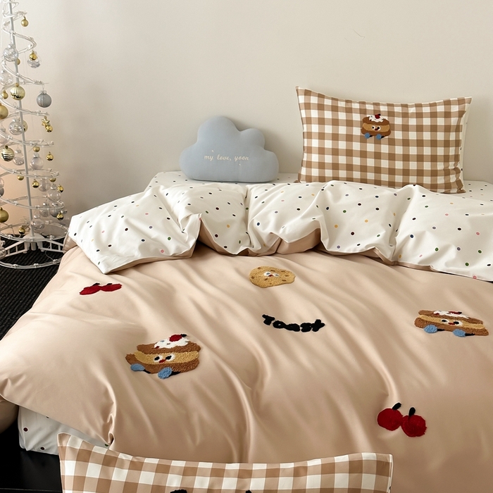 91家纺网 家纺一手货源 找家纺 时光里2025新款100S卡通风贡缎毛巾绣四件套-第一波 蛋糕先生