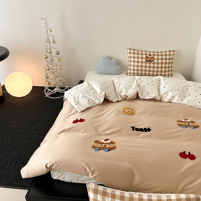 91家纺网 家纺一手货源 找家纺 时光里2025新款100S卡通风贡缎毛巾绣四件套-第一波 蛋糕先生