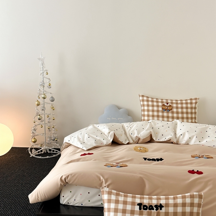 91家纺网 家纺一手货源 找家纺 时光里2025新款100S卡通风贡缎毛巾绣四件套-第一波 蛋糕先生