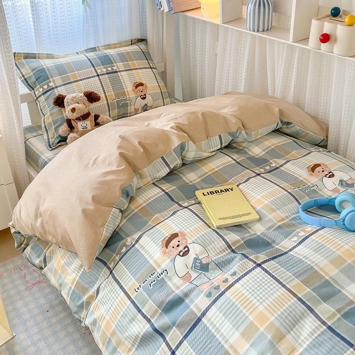 91家纺网 家纺一手货源 找家纺 拾物记 2025新款A类棉学生印花三件套 欢乐熊宝