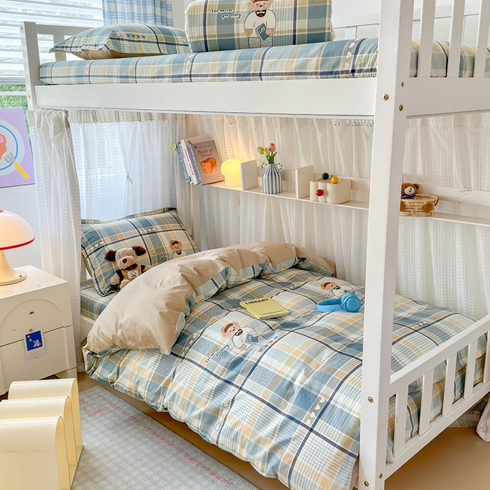 91家纺网 家纺一手货源 找家纺 拾物记 2025新款A类棉学生印花三件套 欢乐熊宝