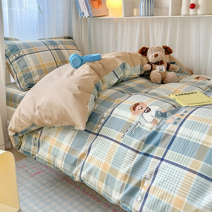 91家纺网 家纺一手货源 找家纺 拾物记 2025新款A类棉学生印花三件套 欢乐熊宝