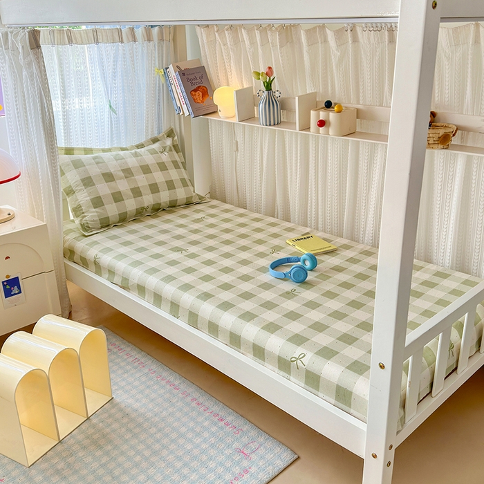 91家纺网 家纺一手货源 找家纺 拾物记 2025新款A类棉学生印花三件套 芥绿蝴蝶结