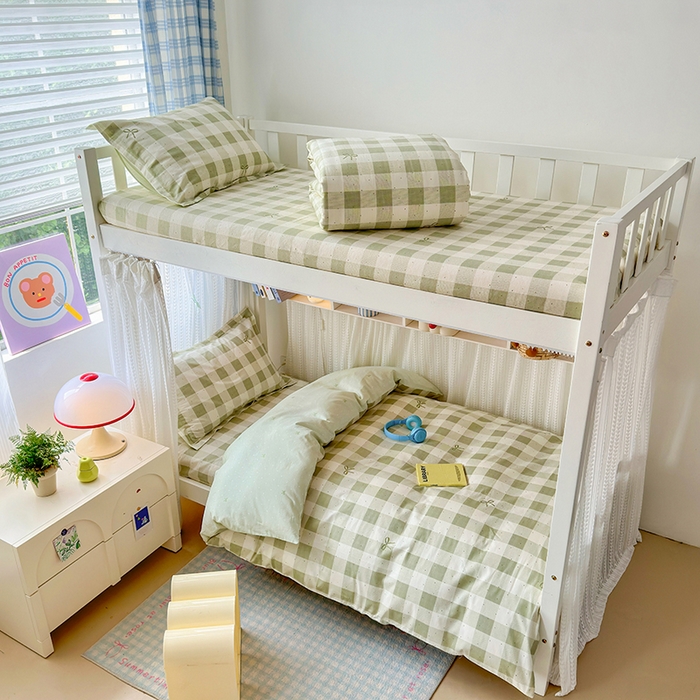 91家纺网 家纺一手货源 找家纺 拾物记 2025新款A类棉学生印花三件套 芥绿蝴蝶结