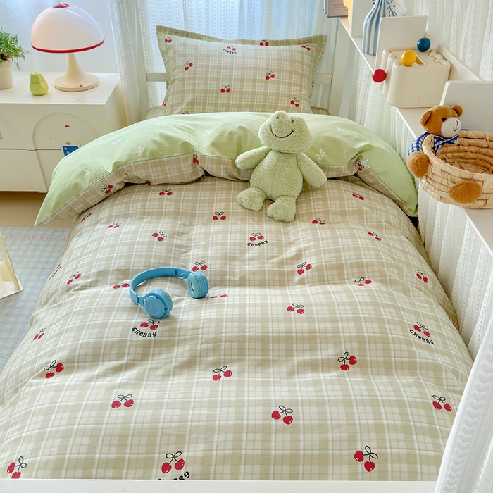 91家纺网 家纺一手货源 找家纺 拾物记 2025新款A类棉学生印花三件套 恋樱