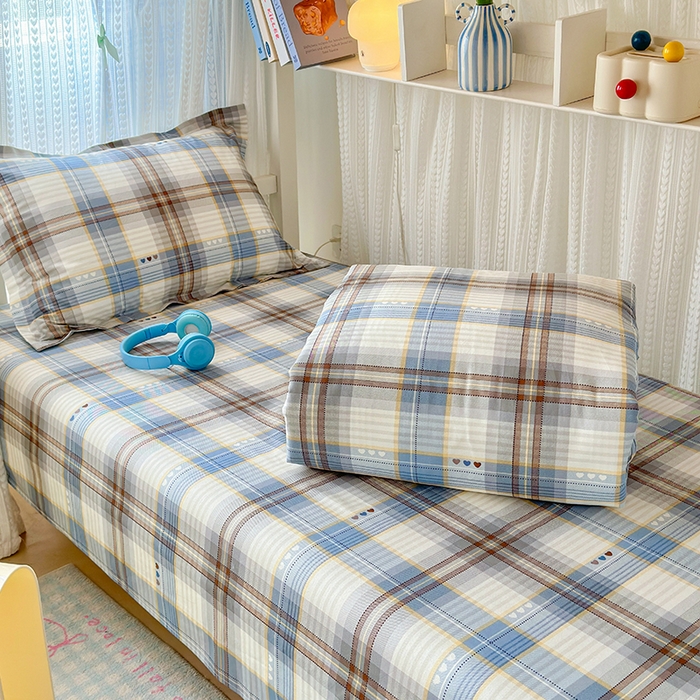 91家纺网 家纺一手货源 找家纺 拾物记 2025新款A类棉学生印花三件套 魅彩格