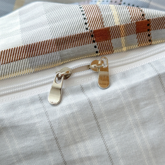 91家纺网 家纺一手货源 找家纺 拾物记 2025新款A类棉学生印花三件套 魅彩格