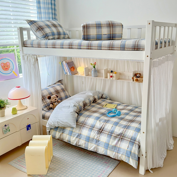 91家纺网 家纺一手货源 找家纺 拾物记 2025新款A类棉学生印花三件套 魅彩格