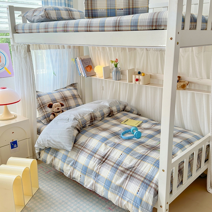 91家纺网 家纺一手货源 找家纺 拾物记 2025新款A类棉学生印花三件套 魅彩格