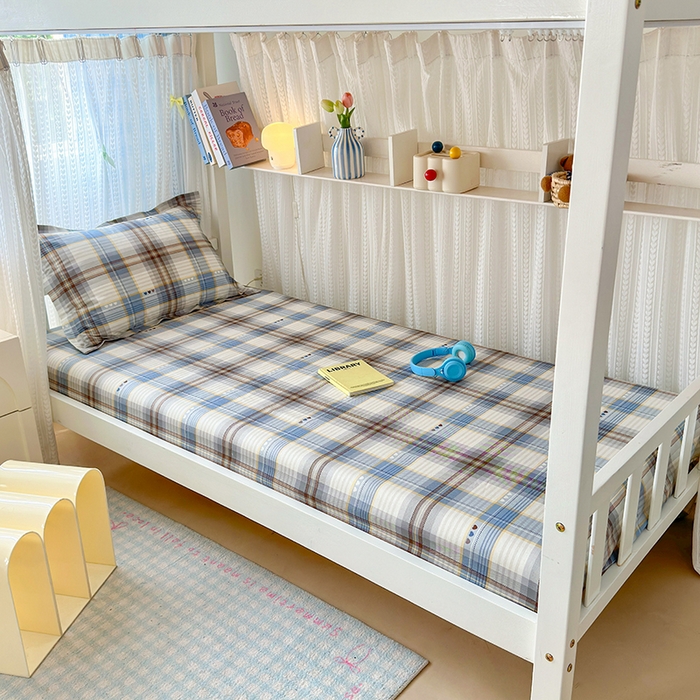 91家纺网 家纺一手货源 找家纺 拾物记 2025新款A类棉学生印花三件套 魅彩格