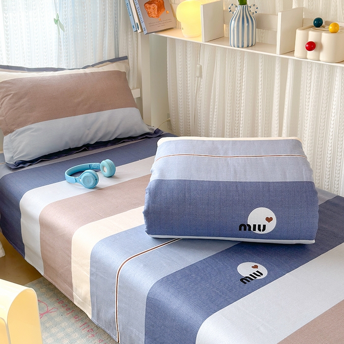 91家纺网 家纺一手货源 找家纺 拾物记 2025新款A类棉学生印花三件套 时尚慕斯