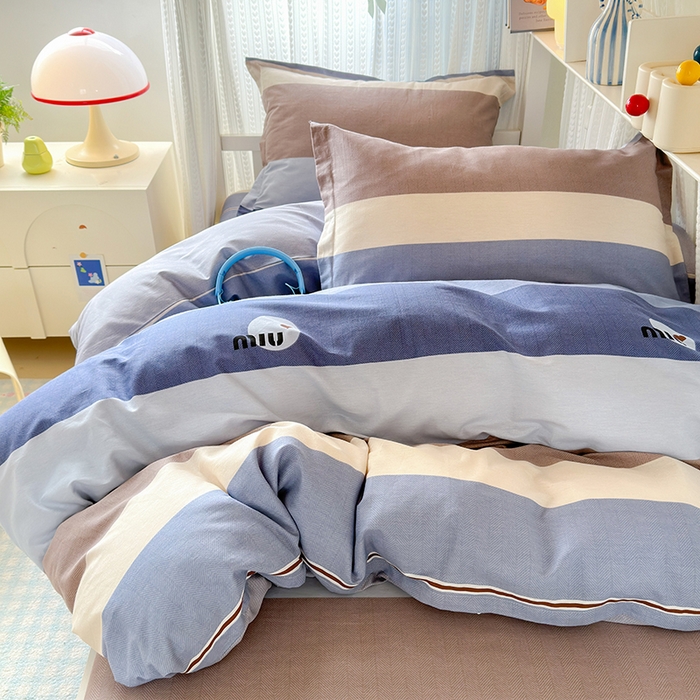 91家纺网 家纺一手货源 找家纺 拾物记 2025新款A类棉学生印花三件套 时尚慕斯