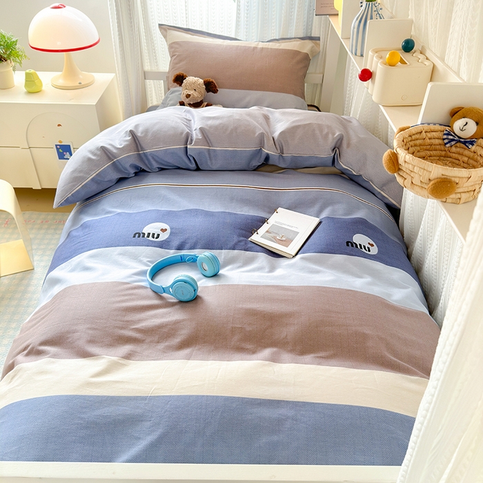 91家纺网 家纺一手货源 找家纺 拾物记 2025新款A类棉学生印花三件套 时尚慕斯