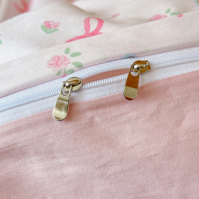 91家纺网 家纺一手货源 找家纺 拾物记 2025新款A类棉学生印花三件套 碎花狗狗