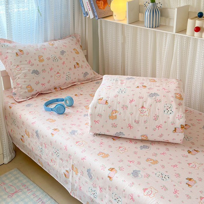 91家纺网 家纺一手货源 找家纺 拾物记 2025新款A类棉学生印花三件套 碎花狗狗