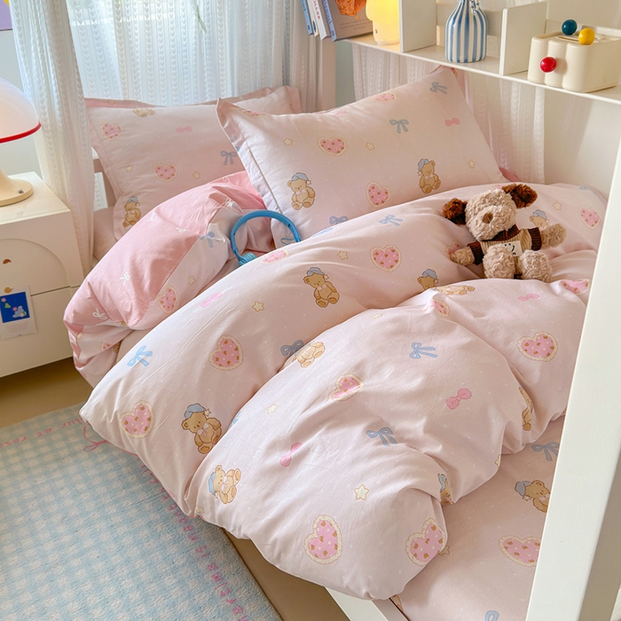 91家纺网 家纺一手货源 找家纺 拾物记 2025新款A类棉学生印花三件套 甜心宝贝