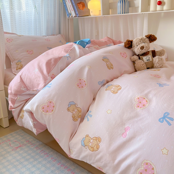 91家纺网 家纺一手货源 找家纺 拾物记 2025新款A类棉学生印花三件套 甜心宝贝