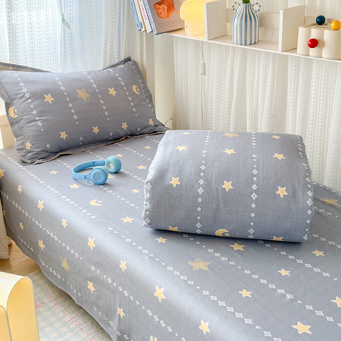 91家纺网 家纺一手货源 找家纺 拾物记 2025新款A类棉学生印花三件套 星月轨迹