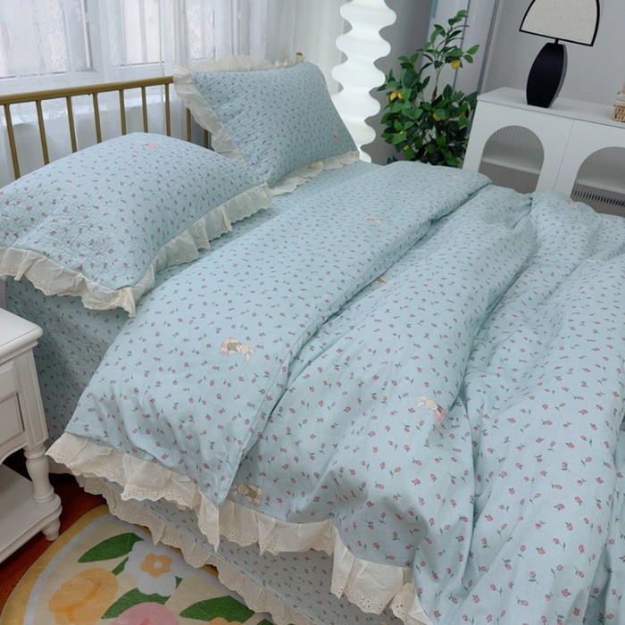 91家纺网 家纺一手货源 找家纺 暖居 2025春夏款高温砂洗棉花床盖三件套被套四件套同款纯棉夏被空调被四季  碎碎兔蓝