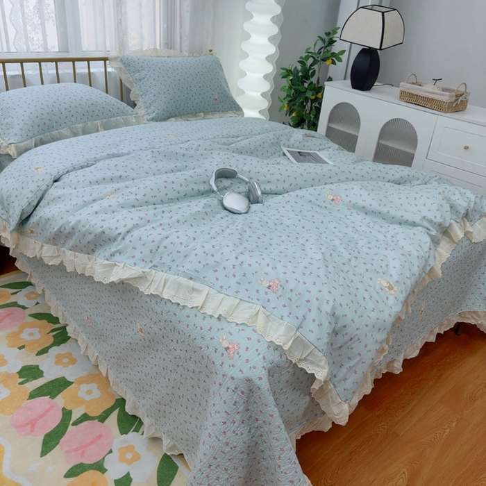 91家纺网 家纺一手货源 找家纺 暖居 2025春夏款高温砂洗棉花床盖三件套被套四件套同款纯棉夏被空调被四季  碎碎兔蓝