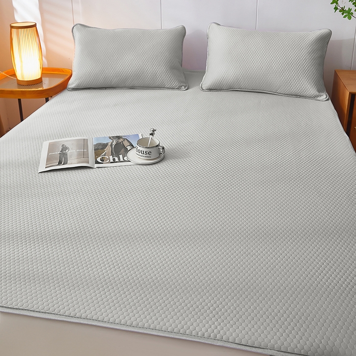 91家纺网 家纺一手货源 找家纺 希廷顿2025新款凉感丝冰豆豆凉席两件套三件套 灰色