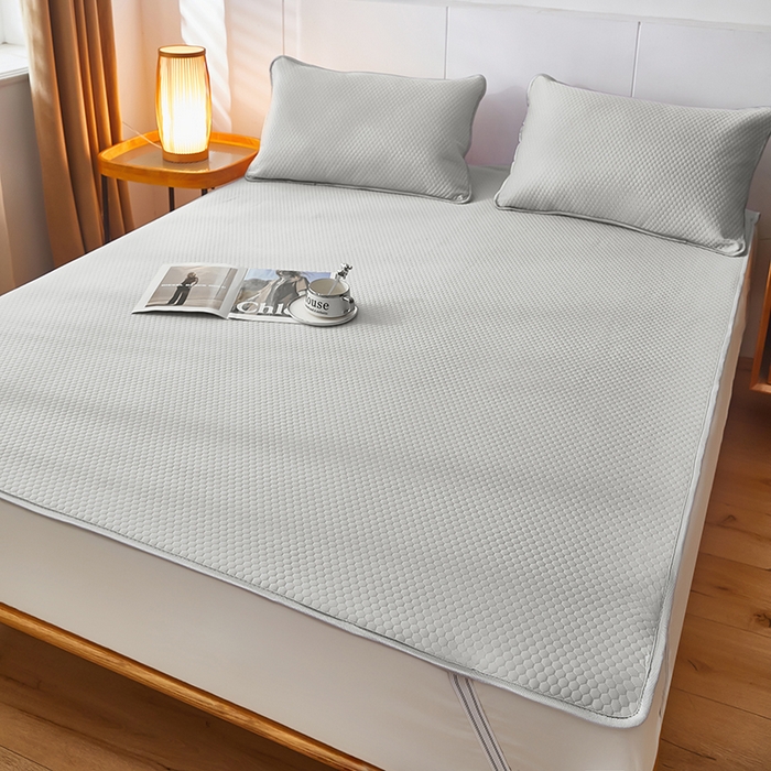 91家纺网 家纺一手货源 找家纺 希廷顿2025新款凉感丝冰豆豆凉席两件套三件套 灰色