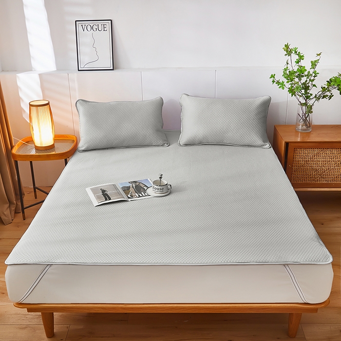 91家纺网 家纺一手货源 找家纺 希廷顿2025新款凉感丝冰豆豆凉席两件套三件套 灰色