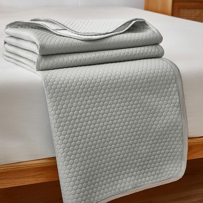 91家纺网 家纺一手货源 找家纺 希廷顿2025新款凉感丝冰豆豆凉席两件套三件套 灰色