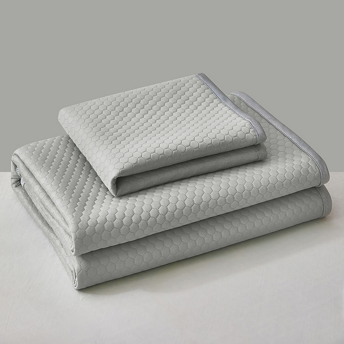 91家纺网 家纺一手货源 找家纺 希廷顿2025新款凉感丝冰豆豆凉席两件套三件套 灰色