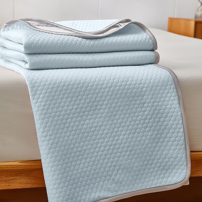 91家纺网 家纺一手货源 找家纺 希廷顿2025新款凉感丝冰豆豆凉席两件套三件套 蓝色