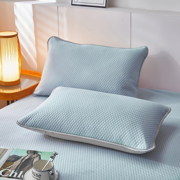 91家纺网 家纺一手货源 找家纺 希廷顿2025新款凉感丝冰豆豆凉席两件套三件套 蓝色