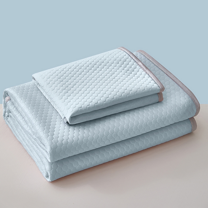 91家纺网 家纺一手货源 找家纺 希廷顿2025新款凉感丝冰豆豆凉席两件套三件套 蓝色