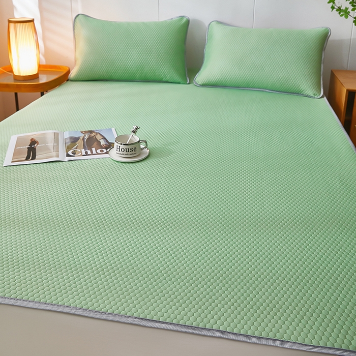 91家纺网 家纺一手货源 找家纺 希廷顿2025新款凉感丝冰豆豆凉席两件套三件套 绿色