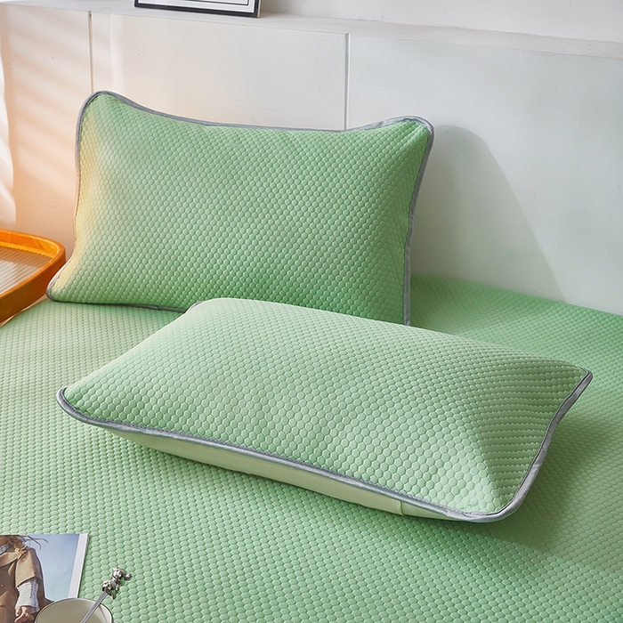 91家纺网 家纺一手货源 找家纺 希廷顿2025新款凉感丝冰豆豆凉席两件套三件套 绿色