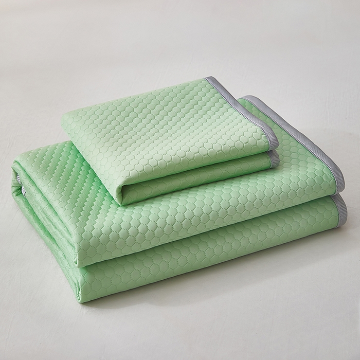 91家纺网 家纺一手货源 找家纺 希廷顿2025新款凉感丝冰豆豆凉席两件套三件套 绿色