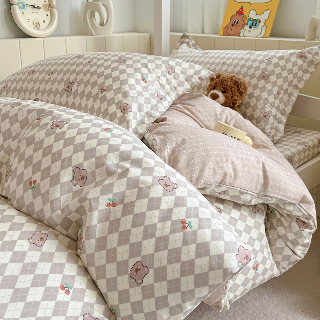 91家纺网 家纺一手货源 找家纺 春雨家居 2025新款学生季全棉三件套（预留缩水） 7.菱格小果