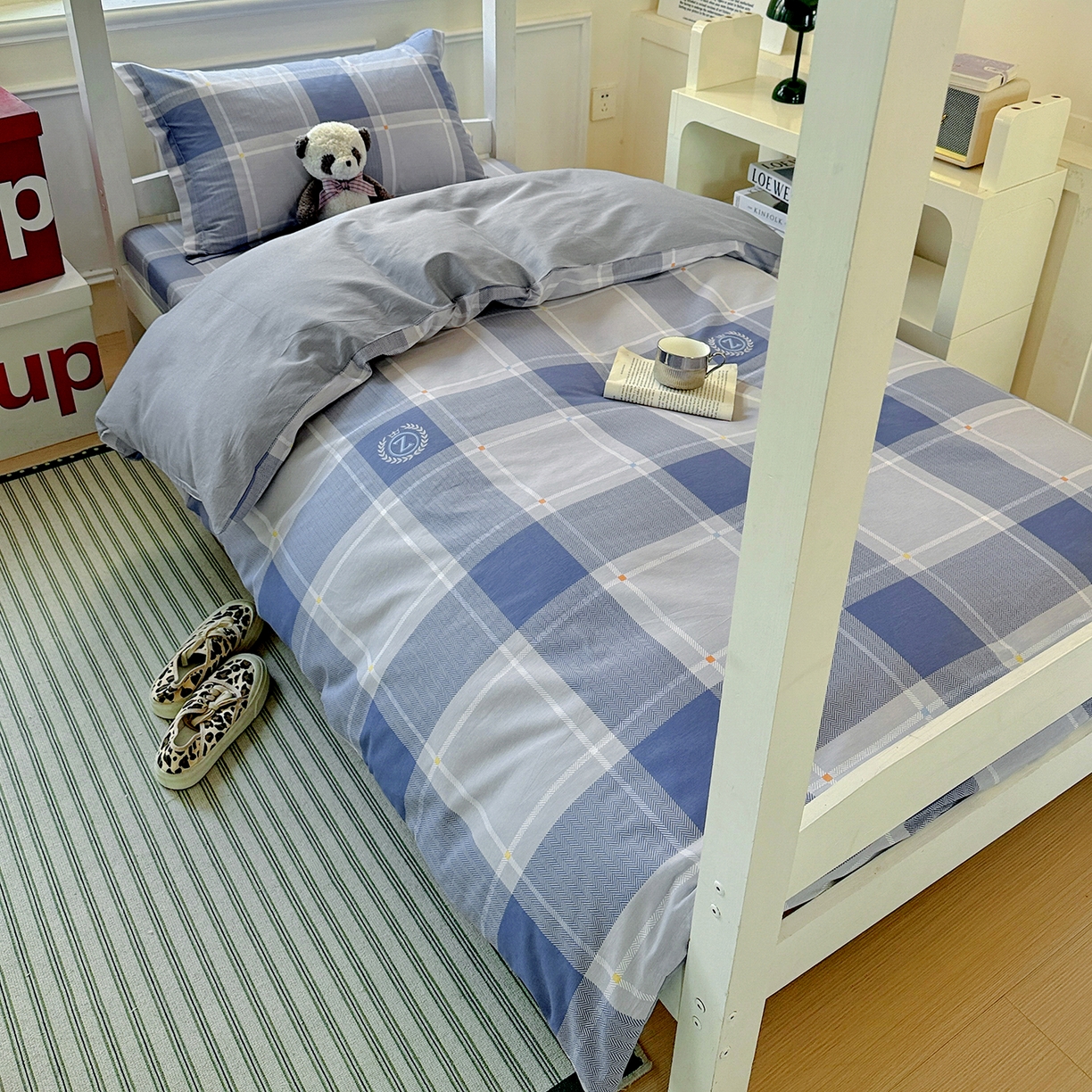 91家纺网 家纺一手货源 找家纺 依庭 2025新款全棉印花学生三件套宿舍三件套全棉三件套纯棉三件套 英伦风