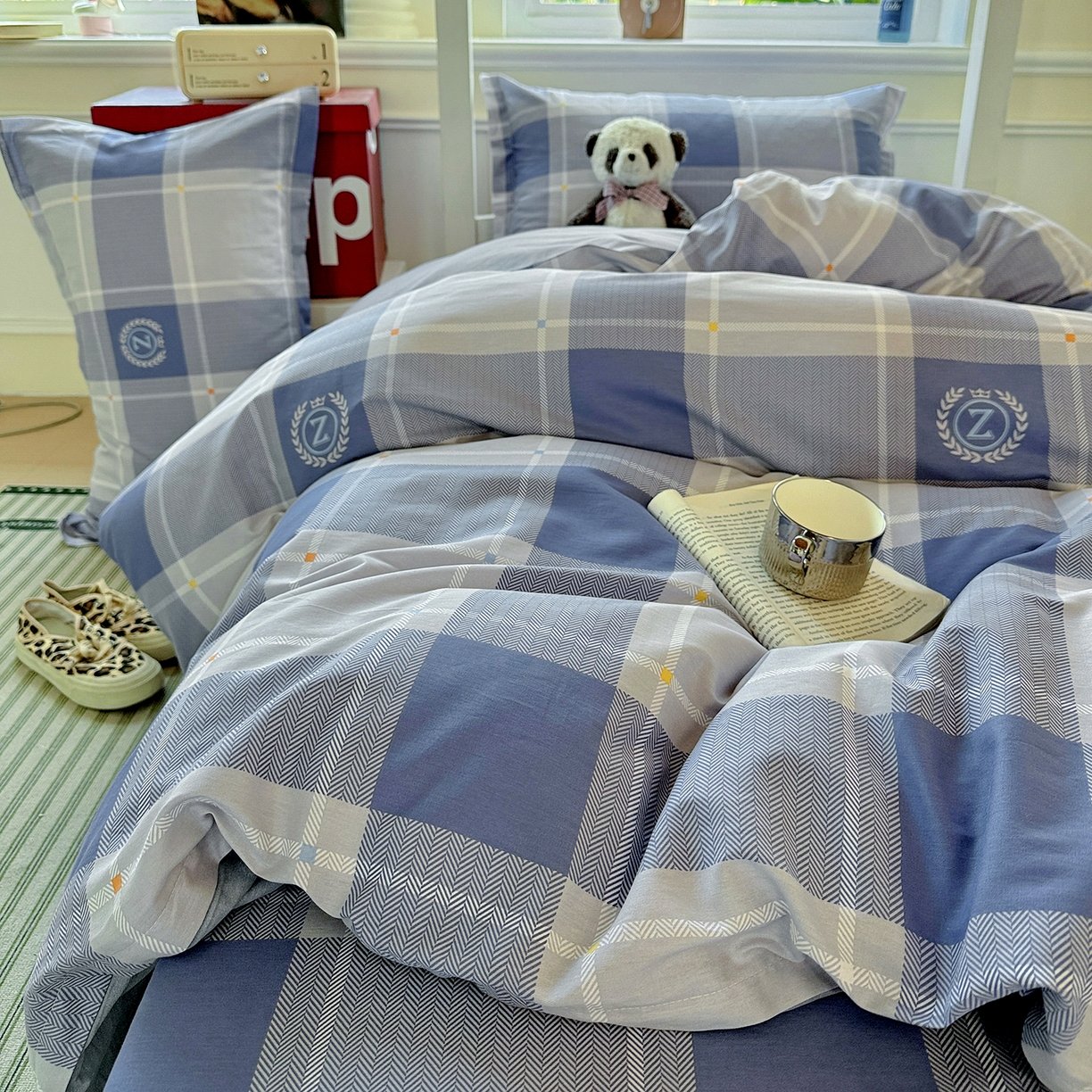 91家纺网 家纺一手货源 找家纺 依庭 2025新款全棉印花学生三件套宿舍三件套全棉三件套纯棉三件套 英伦风