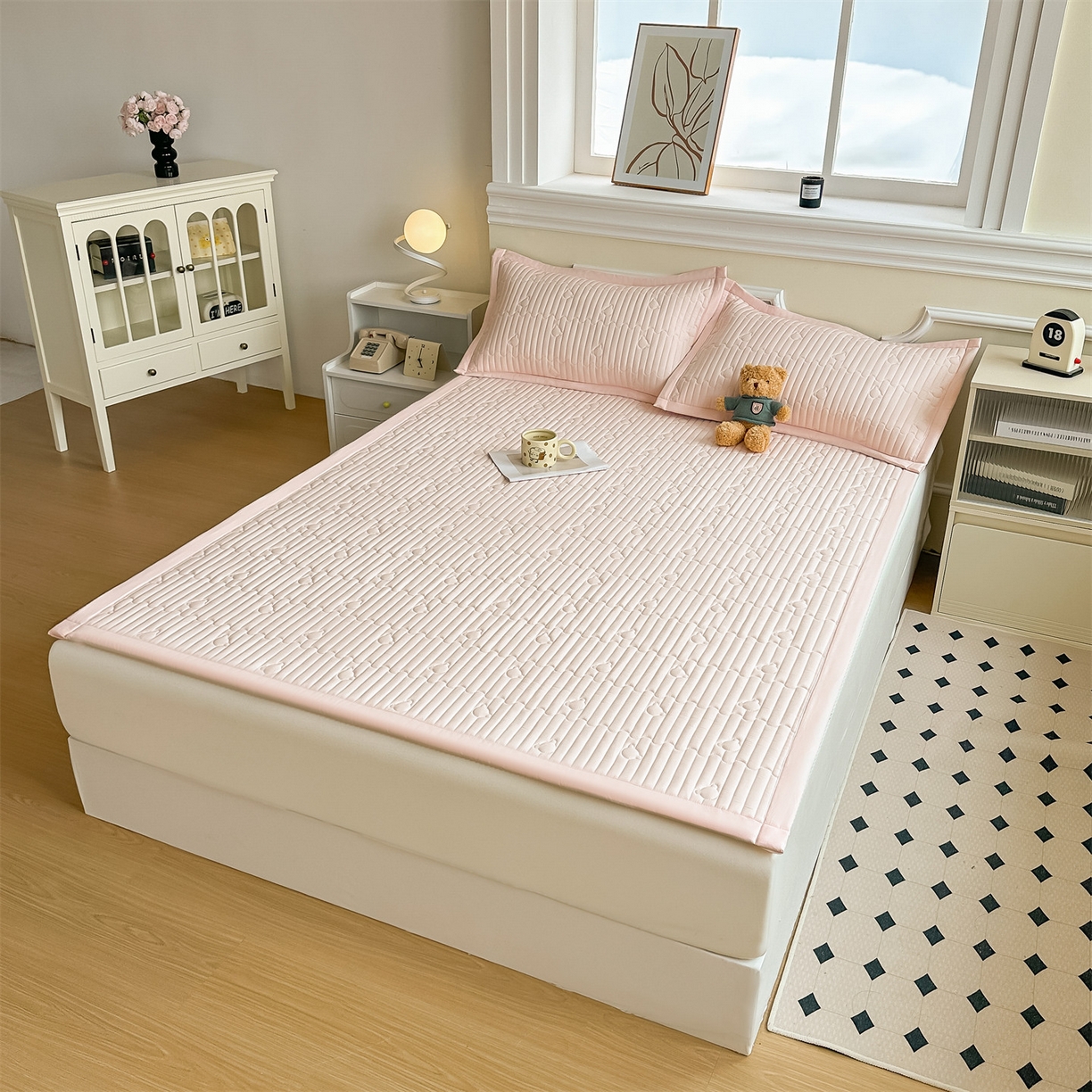 91家纺网 家纺一手货源 找家纺 雯豆家纺 2025新款加厚夹棉床褥子防滑床垫床护垫纯色素色绗缝垫子 爱心熊-床褥款密合粉