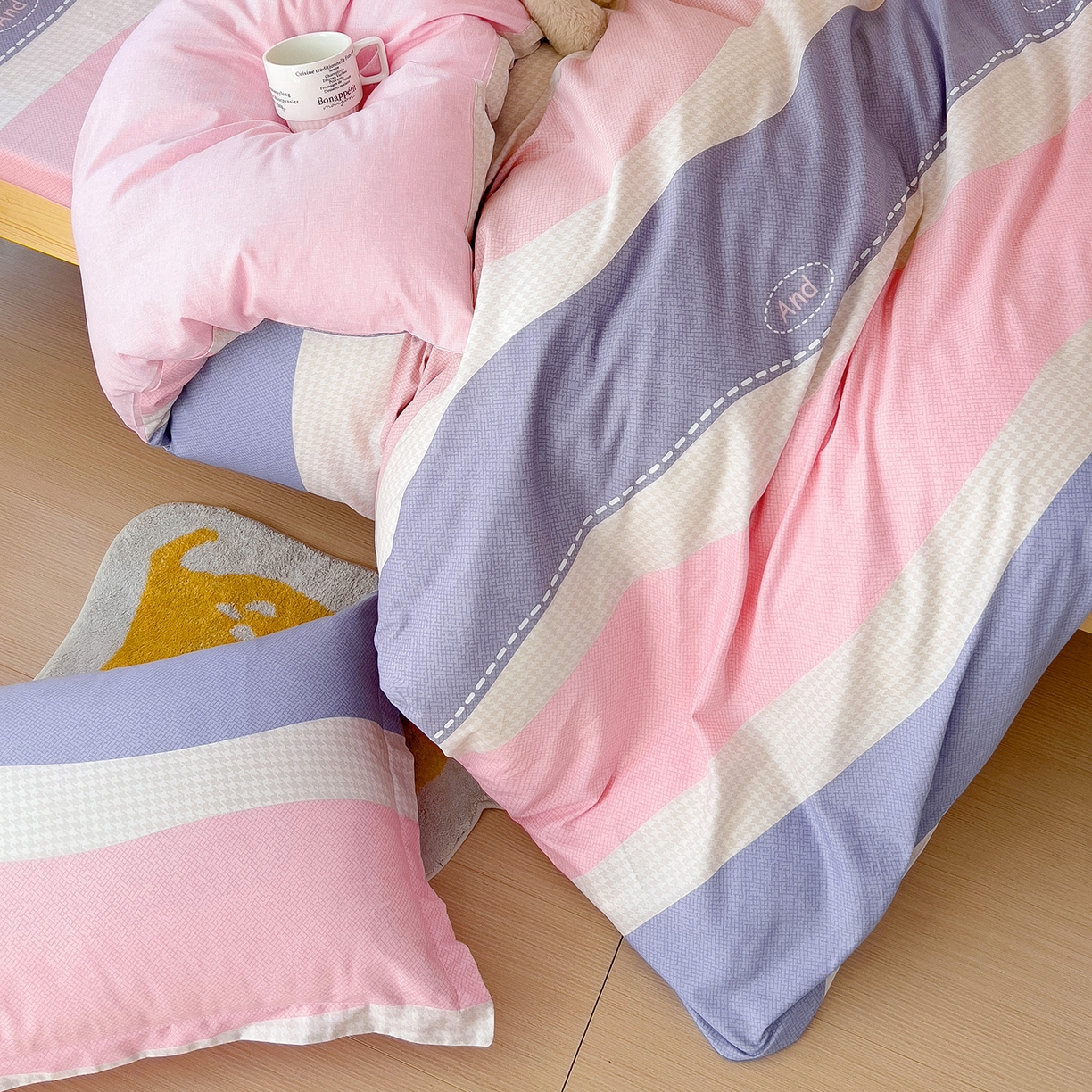 91家纺网 家纺一手货源 找家纺 依庭 2025新款全棉印花学生三件套宿舍三件套全棉三件套纯棉三件套 莫妮卡