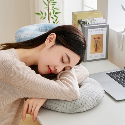 91家纺网 家纺一手货源 找家纺 （总）乐可 2025新款渐变方格午休枕枕头枕芯