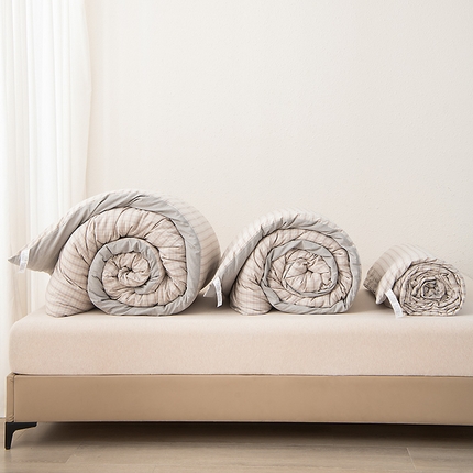 91家纺网 家纺一手货源 找家纺 翰轩家居 2025新款A类全棉色织水洗棉懒人休闲被披肩抱枕三合一被子 爵士