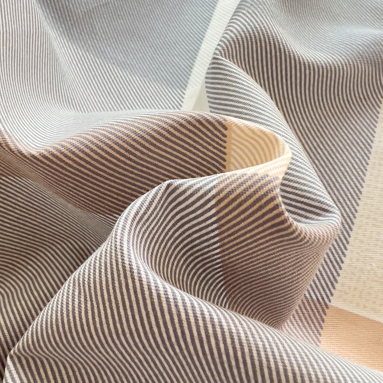 91家纺网 家纺一手货源 找家纺 依庭 2025新款全棉印花学生三件套宿舍三件套全棉三件套纯棉三件套 格纹速写