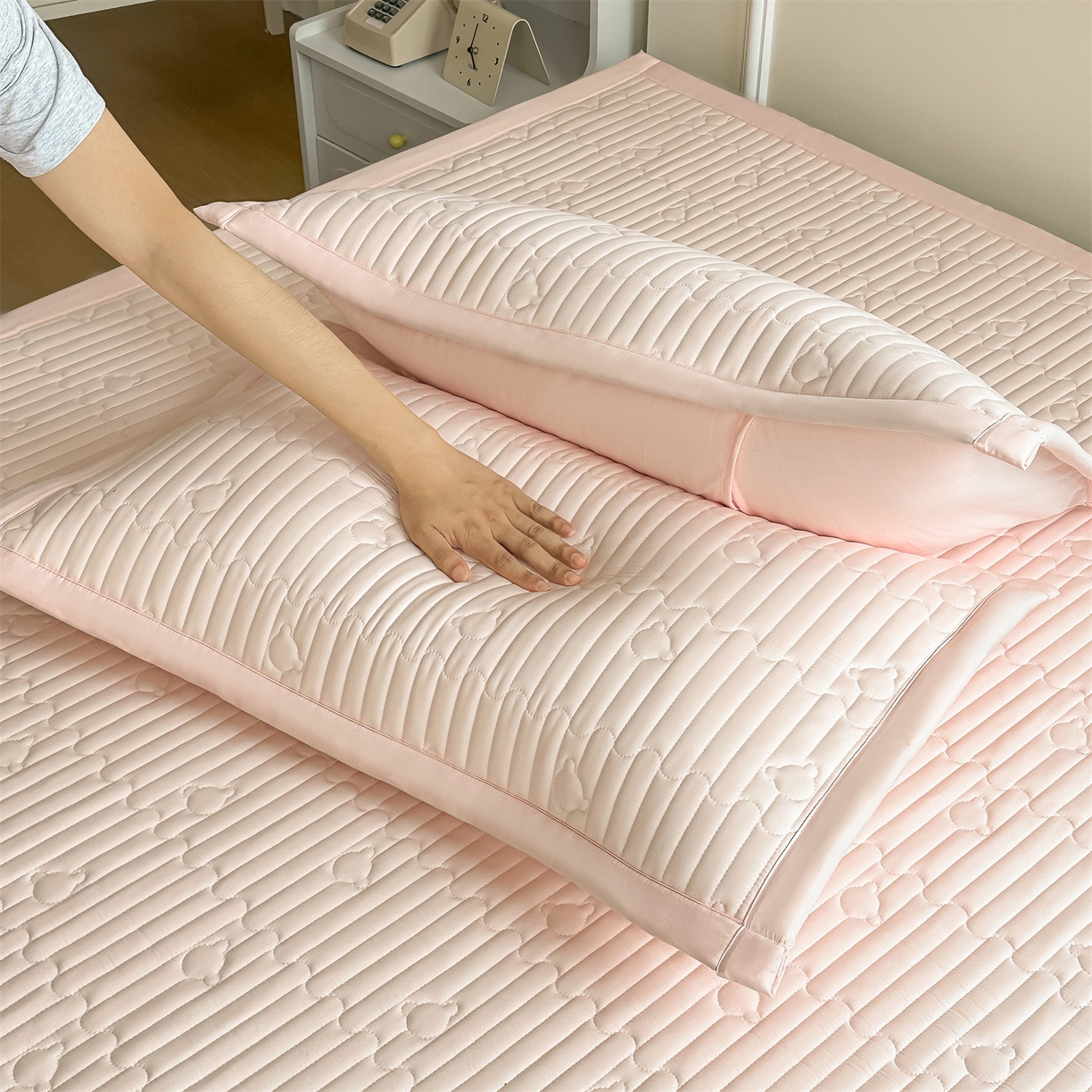 91家纺网 家纺一手货源 找家纺 （总）雯豆家纺 2025新款加厚夹棉床褥子防滑床垫床护垫纯色素色绗缝垫子