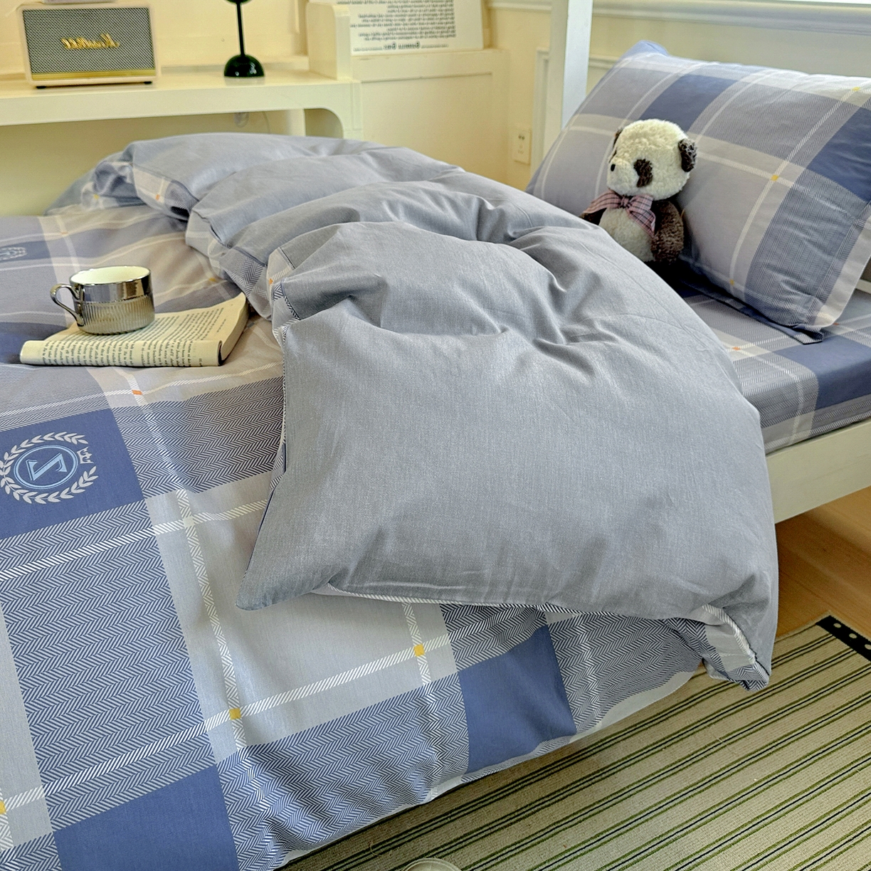 91家纺网 家纺一手货源 找家纺 依庭 2025新款全棉印花学生三件套宿舍三件套全棉三件套纯棉三件套 英伦风