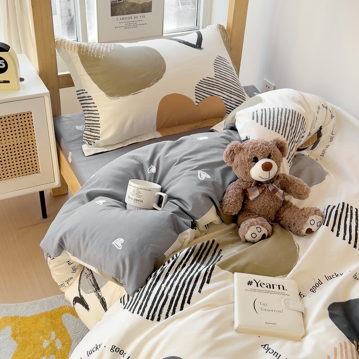 91家纺网 家纺一手货源 找家纺 依庭 2025新款全棉印花学生三件套宿舍三件套全棉三件套纯棉三件套 卡布奇诺