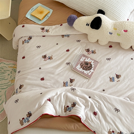 91家纺网 家纺一手货源 找家纺 暖生活 2025新款双面可用绵绵冰双感夏被 苹果腊肠