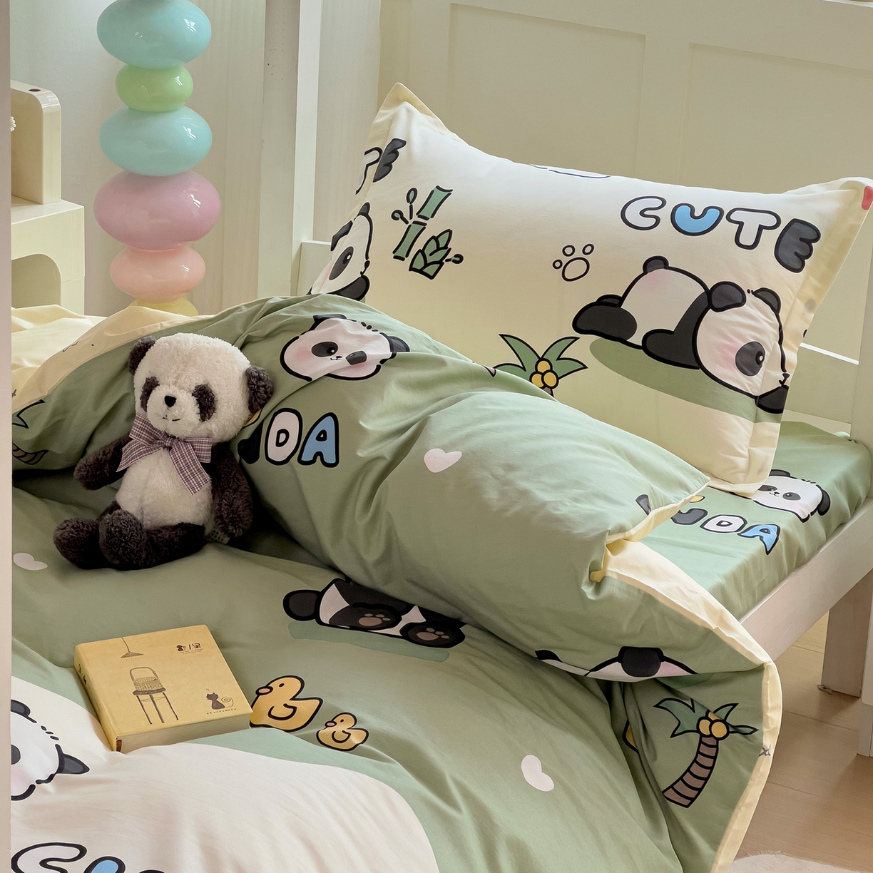 91家纺网 家纺一手货源 找家纺 依庭 2025新款全棉印花学生三件套宿舍三件套全棉三件套纯棉三件套 熊猫溪水